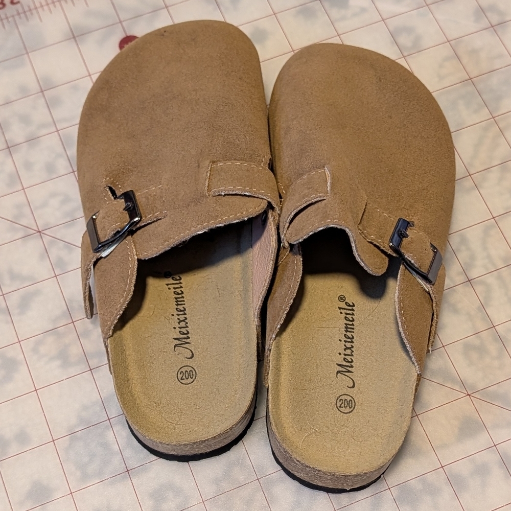 Girl's 13 Mules NWOT
